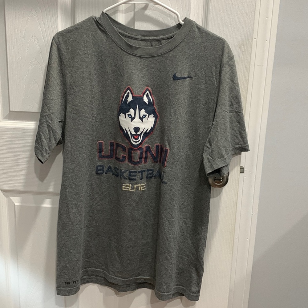 Large Nike Dri-Fit t shirt. Never worn, great condition. Great for working out!
